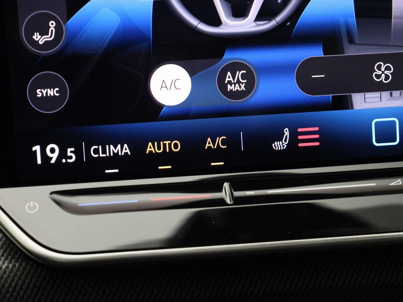 Volkswagen GOLF 1.5eHybrid 200kW/272PK GTE · Panoramadak · 360°Camera + Parkeersensoren · Trekhaak · Garantie tot februari 2030 of 100000km.