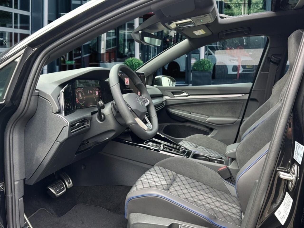 Volkswagen GOLF 1.5 eTSI R-LINE PANO-DAK/CAMERA/NAVI/CARPLAY/ACC/STOEL-STUURVERW