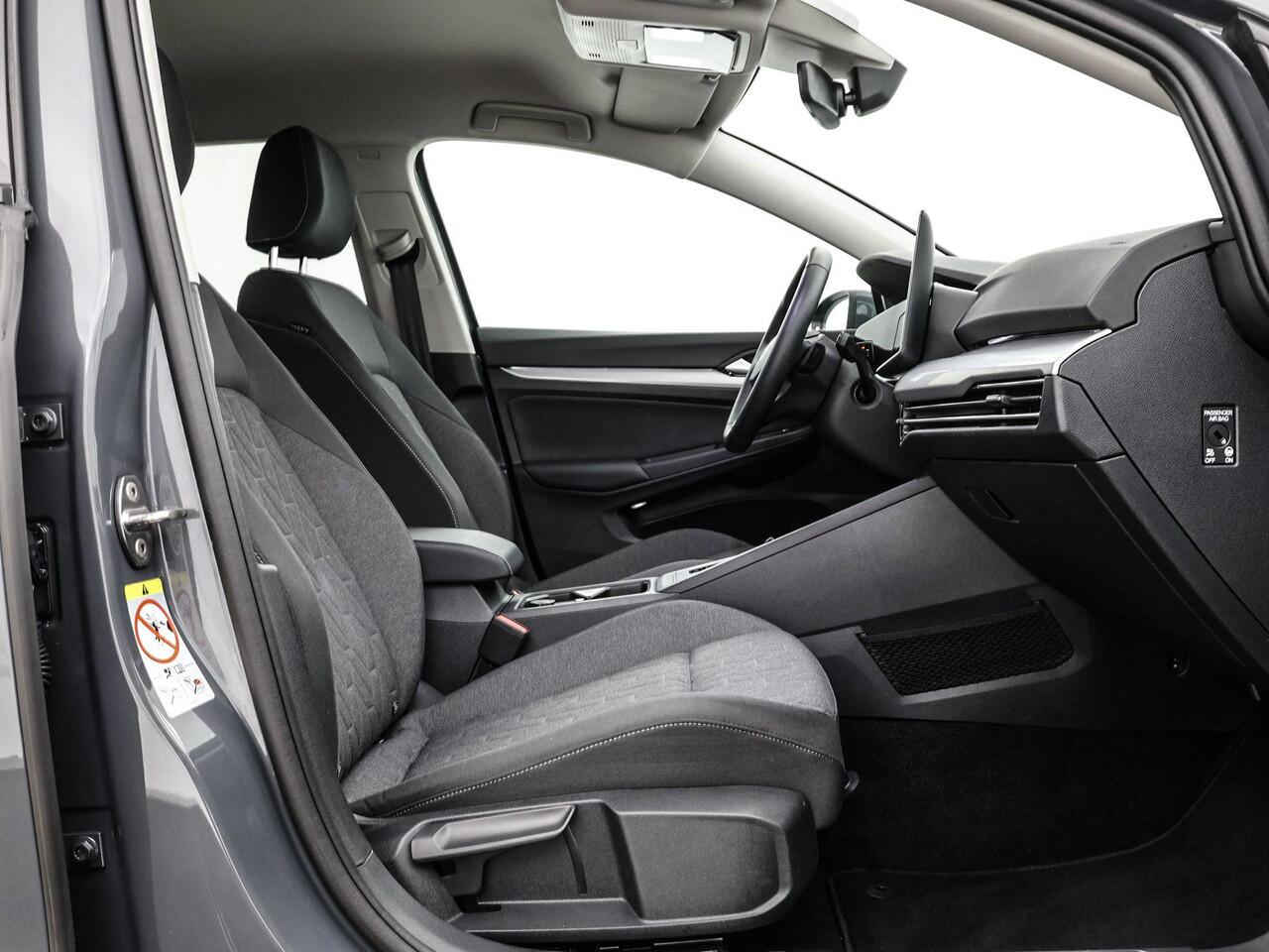 Volkswagen GOLF 1.5 eHybrid 204pk DSG Life Edition · Camera · Apple/Android Car Play · P-Sensoren · Keyless · 18'' Inch · Garantie t/m 19-05-2029 of 100.000km