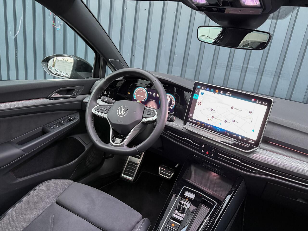 Volkswagen GOLF 1.5 eTSI 50 Edition | Panodak | Stoelgeheugen | Head up | Trekhaak Elk. Wegkl. | Harman/ Kardon | Prijs Rijklaar!!