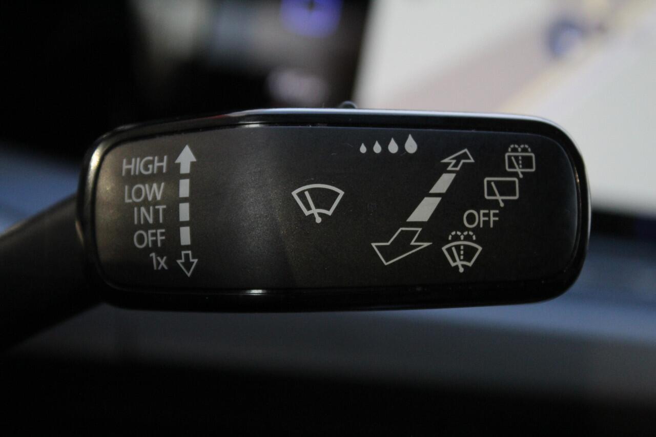 Volkswagen GOLF 1.0 TSI Life Business