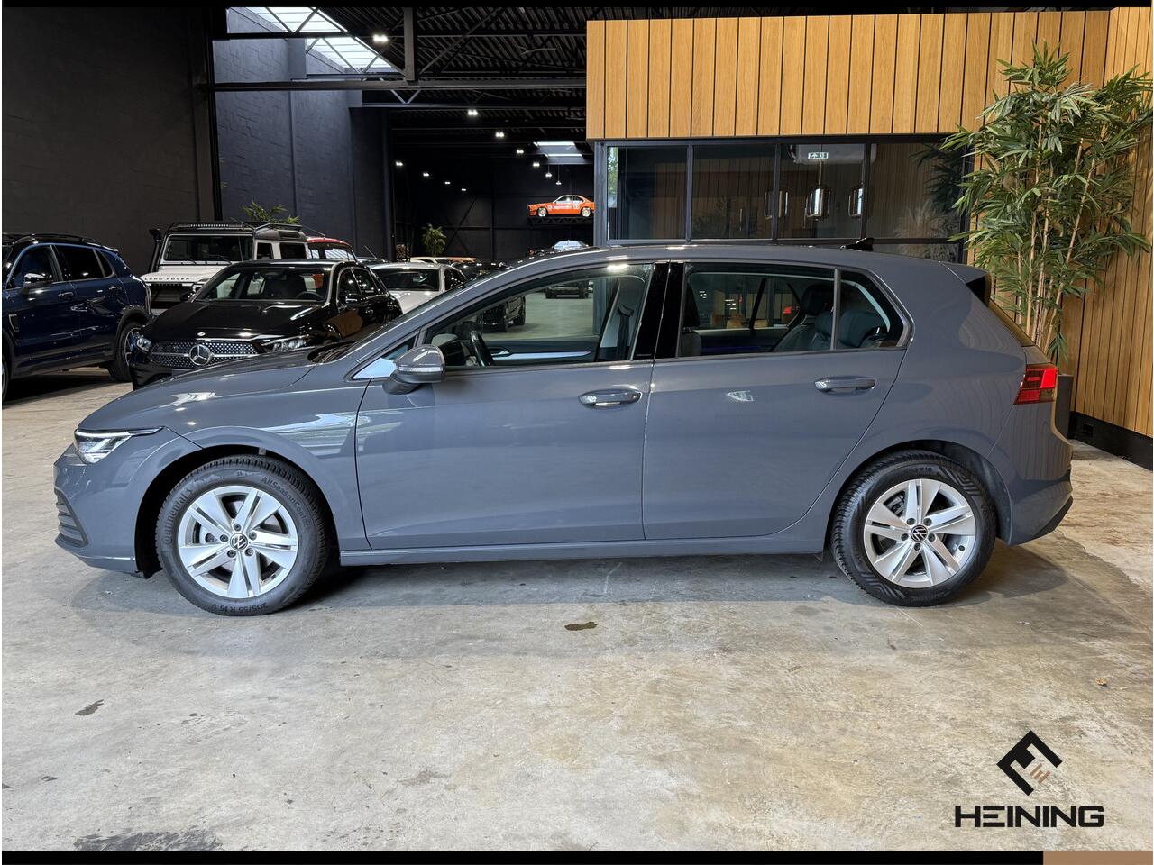 Volkswagen GOLF 1.0 eTSI Life. Automaat. Navi. Apple carplay. Adaptive. Hollandse auto met NAP