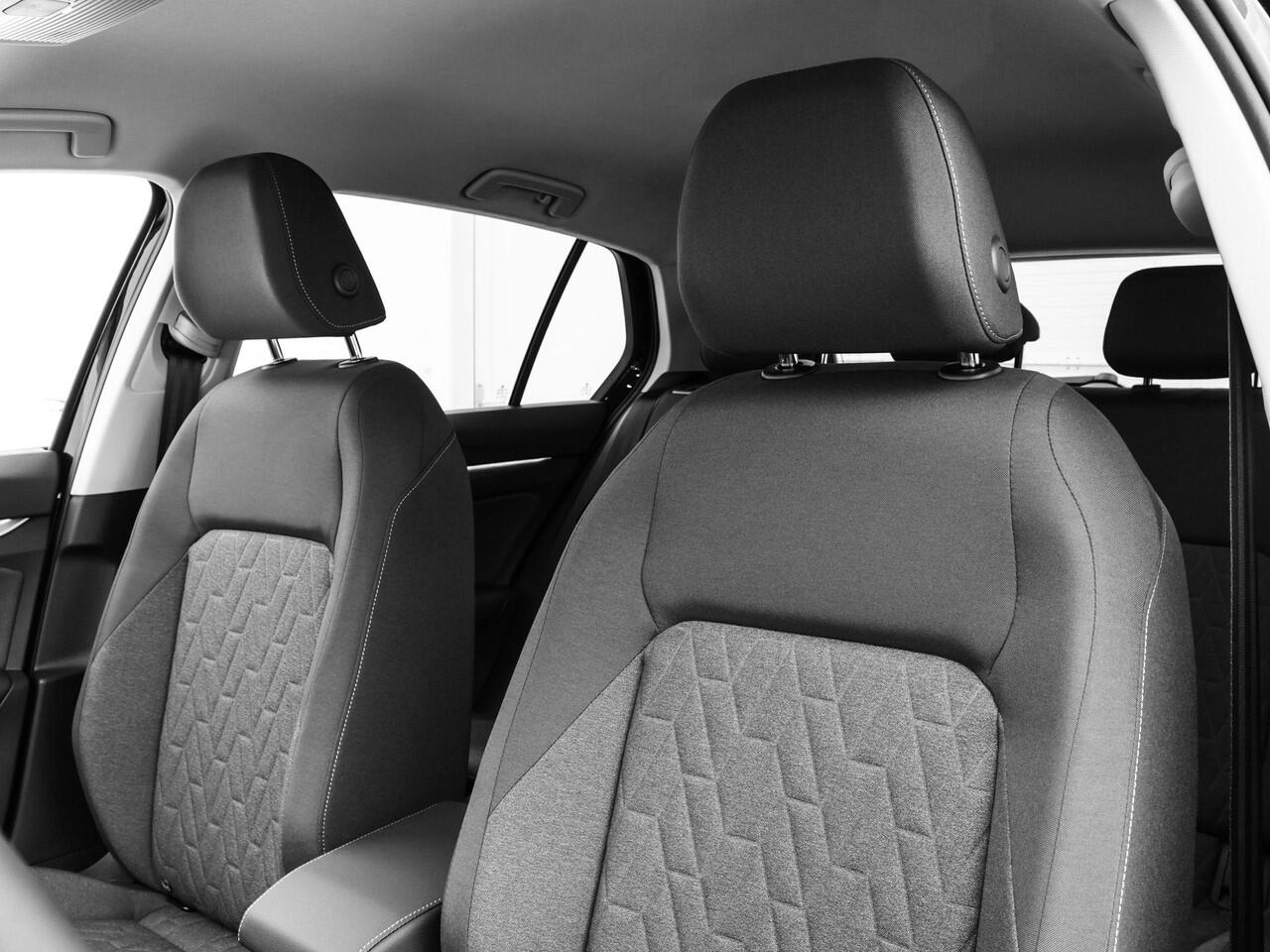 Volkswagen GOLF Life Edition 1.5 eHybrid 204 PK 6 versn. DSG PRIVATE LEASE VANAF ¤459P/M · Draadloze telefoonverbinding · Achteruitrijcamera · Voorraad OUTLET ·