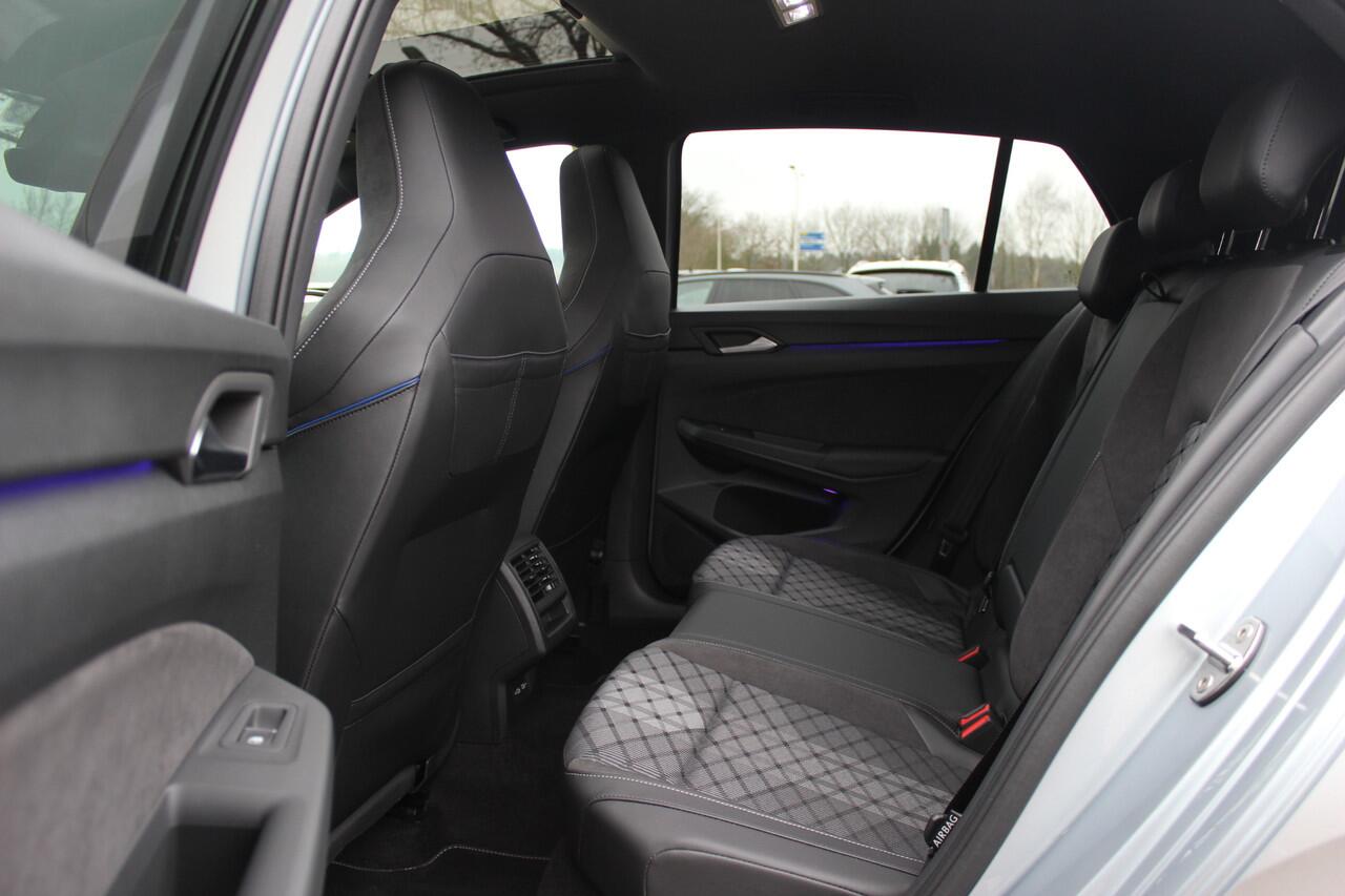 Volkswagen GOLF 1.5 eTSI R-Line Edition / Trekhaak / Panoramadak / 360Camera / Keyless / Matrix LED / 18'' / CarPlay / Stoelverwarming / DAB / ACC