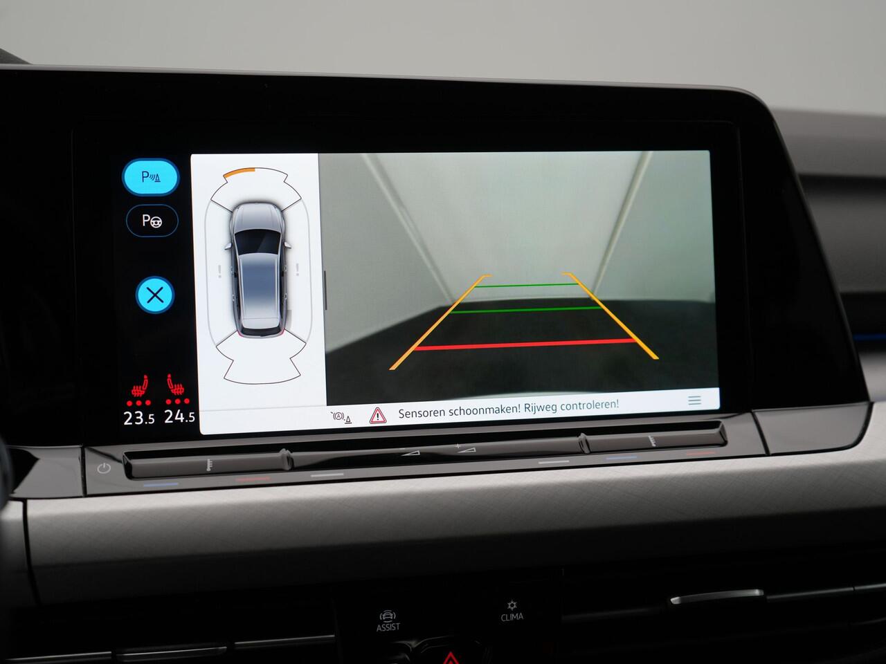 Volkswagen GOLF Variant 1.5 TSI 131pk Dealer O.H. | Adaptive Cruise | Camera | Alcantara Sportstoelen Verwarmd | IQ Light | Stuurverwaming | Sfeerverlichting | Parkassist | Apple Carplay |