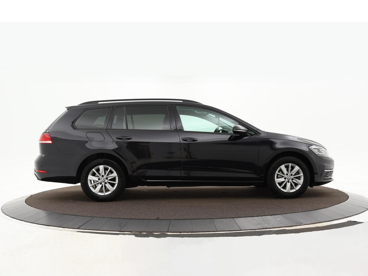 Volkswagen GOLF Variant 1.5 TSI 150pk DSG Highline · Apple/Android Car Play · P-Sensoren · Trekhaak · Stoelverwarming · Getint Glas · 15'' Inch ·