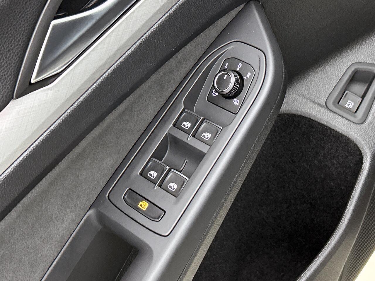 Volkswagen GOLF 1.5 eHybrid 204pk Life Edition DSG / Navigatie / Stoel+Stuurverwarming / Camera / Trekhaak