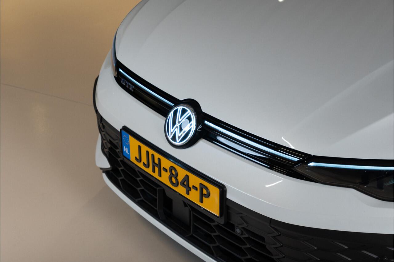 Volkswagen GOLF 1.5/272pk eHybrid GTE|2025|Panoramadak|Leer+Memory|Matrix LED|Trekhaak|19"Blackstyle|Cruise+ACC|PDC+Assist+Camera|LED-Mistlampen|VOL!