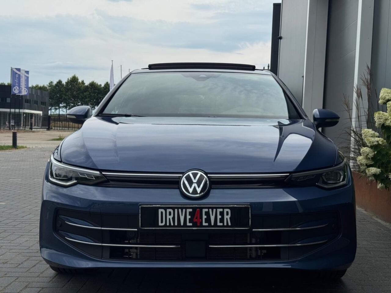 Volkswagen GOLF 1.5 eTSI 50 Edt. FULL PANO NAVI CAMERA CLIMATE MASSAGE