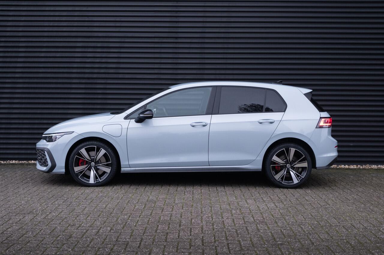 Volkswagen GOLF 8.5 1.5 eHybrid GTE / IQ Light / 3 zone airco / Apple Carplay / Ice Blue Metallic / ACC Cruise Control