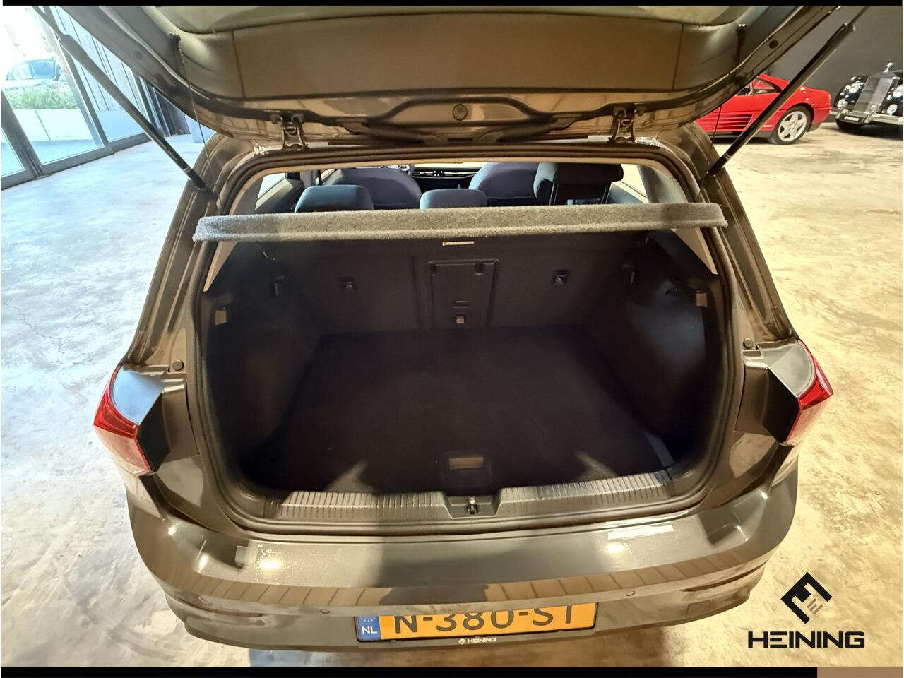 Volkswagen GOLF 1.0 eTSI Life. Automaat. Navi. Apple carplay. Adaptive. Hollandse auto met NAP