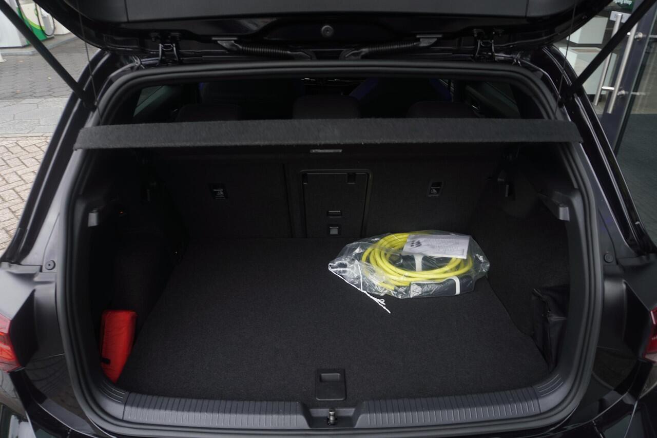 Volkswagen GOLF 1.4 eHybrid GTE | Blackstyle | Carplay | ACC | Camera | Trekhaak | IQ. Light | 18"