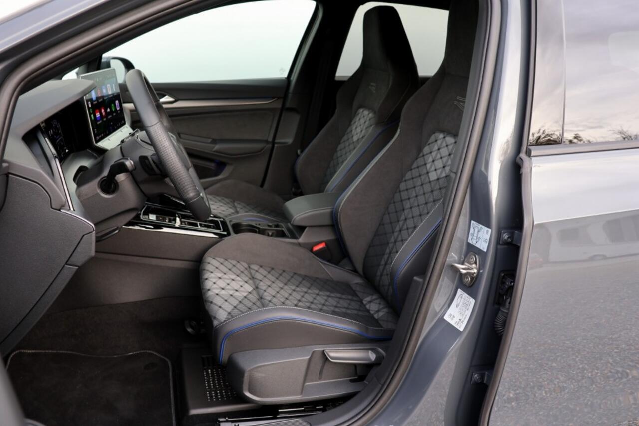 Volkswagen GOLF 1.5 eTSI R-Line Edition - 150 pk **Camera / Keyless / 18 inch