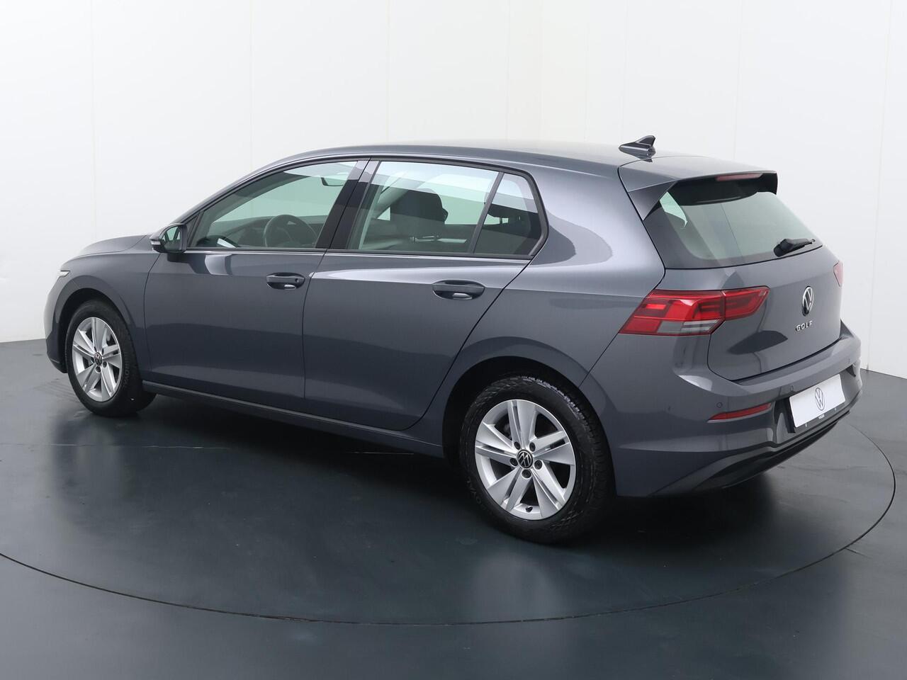 Volkswagen GOLF 1.0 TSI Life | 110 PK | Achteruitrijcamera | Navigatiesysteem | Adaptive cruise control |