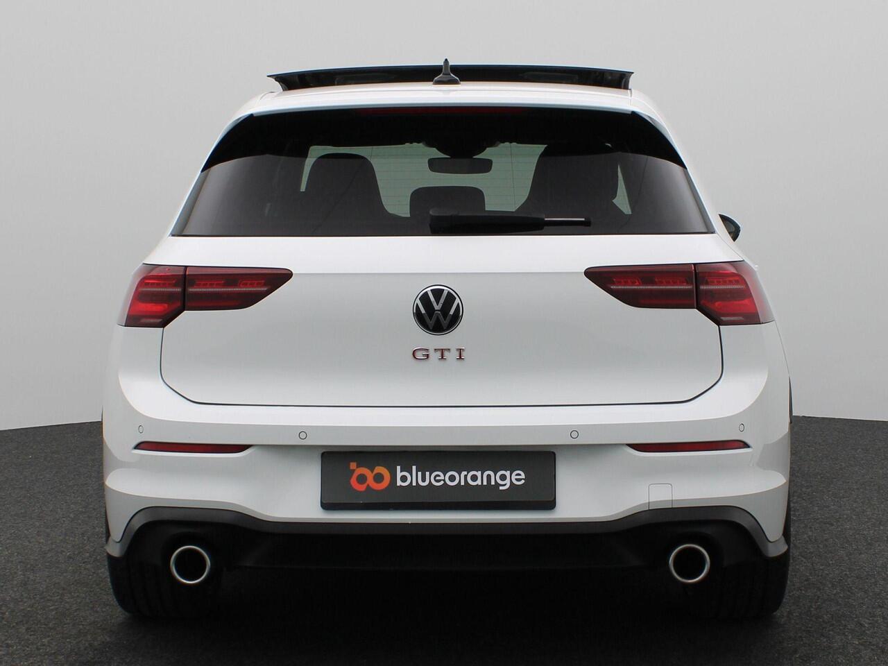 Volkswagen GOLF 2.0 TSI GTI 245PK DSG Pano-Schuifdak, Matrix-LED, Head-up Display, Dodehoek Sensor, Achterruitrijcamera, Adaptieve Cruise Control, Stoel-Stuurverwarming, 19" LM Velgen