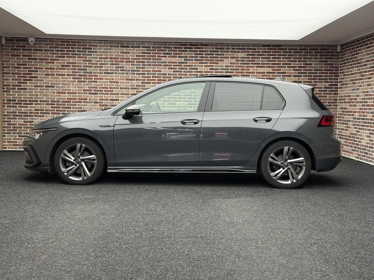 Volkswagen GOLF 1.5 TSI R-Line PANORAMA AMBIENT LIGHT STOEL/STUUR VERWARMING PARKEERHULP