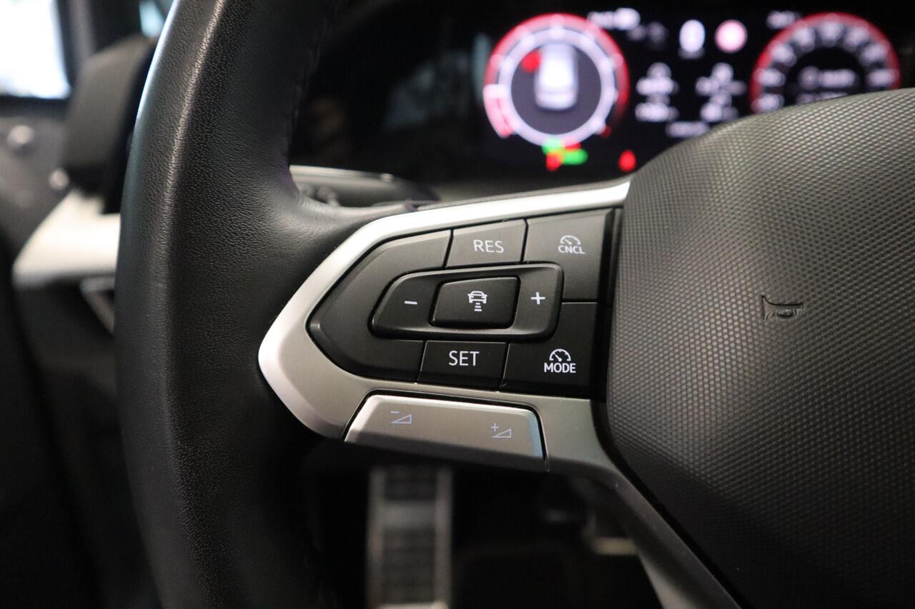 Volkswagen GOLF 1.5 eTSI 50 Edition IQ-Light Head-up Panoramadak