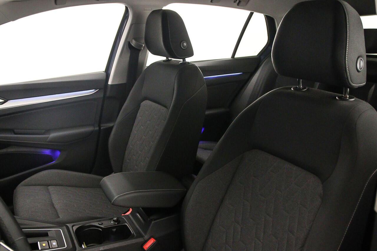 Volkswagen GOLF Life Edition 1.5 TSI eHybrid 204pk DSG Automaat Adaptive cruise control, Achteruitrijcamera, LED koplampen, Stuurwiel verwarmd, Parkeersensoren
