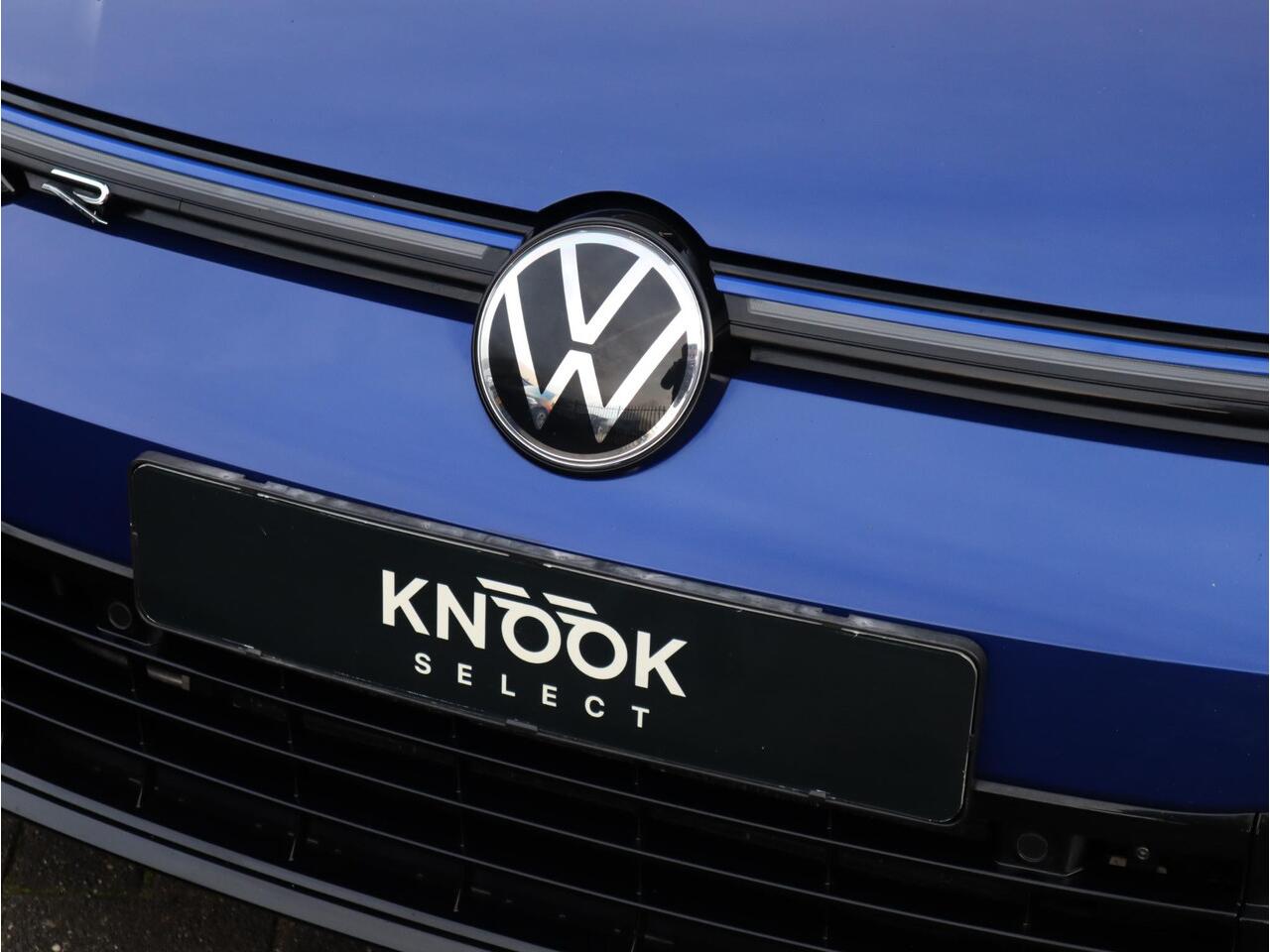 Volkswagen GOLF 2.0 TSI R 4Motion / Adaptief Onderstel / Harman Kardon / 100% Historie / Panoramadak / LED / 19 Inch / Head-Up Display / Sportstoelen / Stoelverwarming / Stuurwiel Verwarmd / Dodehoek Detectie