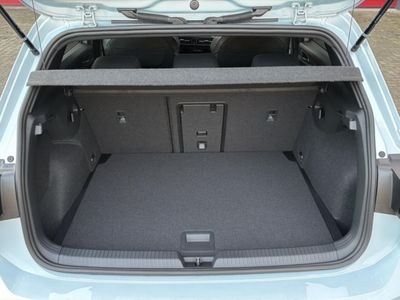 Volkswagen GOLF 1.5 eTSI R-LINE OPENDAK/CAMERA/ACC/CARPLAY/STOEL+STUURVERW.