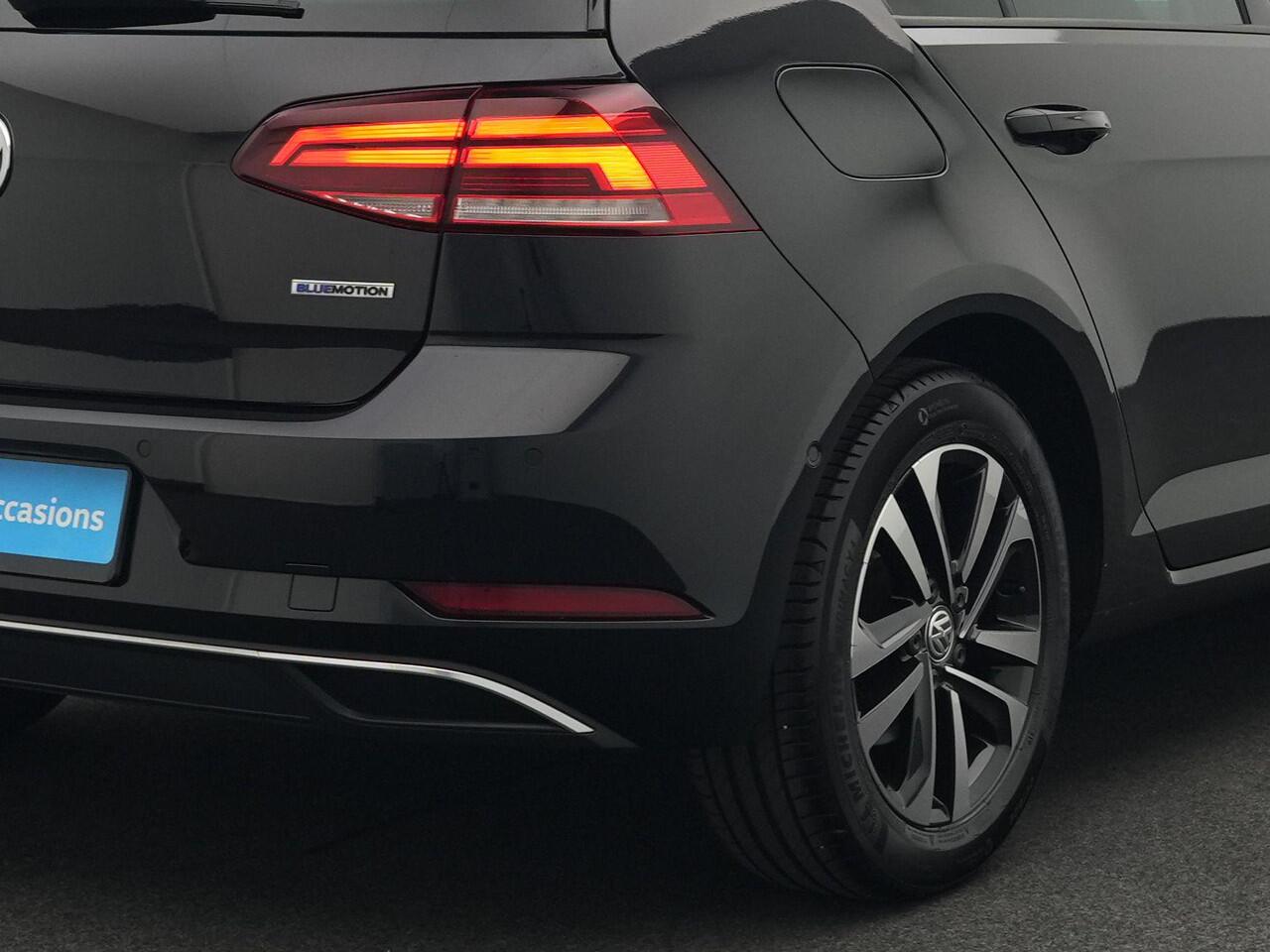 Volkswagen GOLF 1.5 TSI 130 pk DSG Highline | Stoelverwarming | Parkeersensoren voor/achter | Adaptive Cruise | CarPlay | DAB | 16 inch