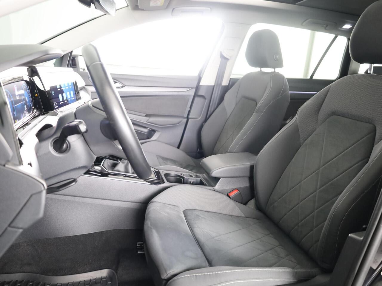 Volkswagen GOLF Variant 1.5 TSI Style 150 pk | Navigatie via App | Panoramadak | Parkeersensoren (Park assist) | Stoelverwarming | Apple Carplay/Android Auto |