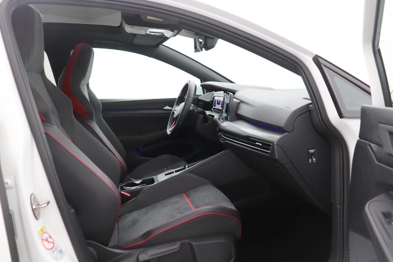 Volkswagen GOLF 8 GTI 2.0 TSI GTI | Clubsport | 300Pk! | Panoramadak | 19 Inch | ACC | Getint Glas | Apple Carplay | Stoelverwarming
