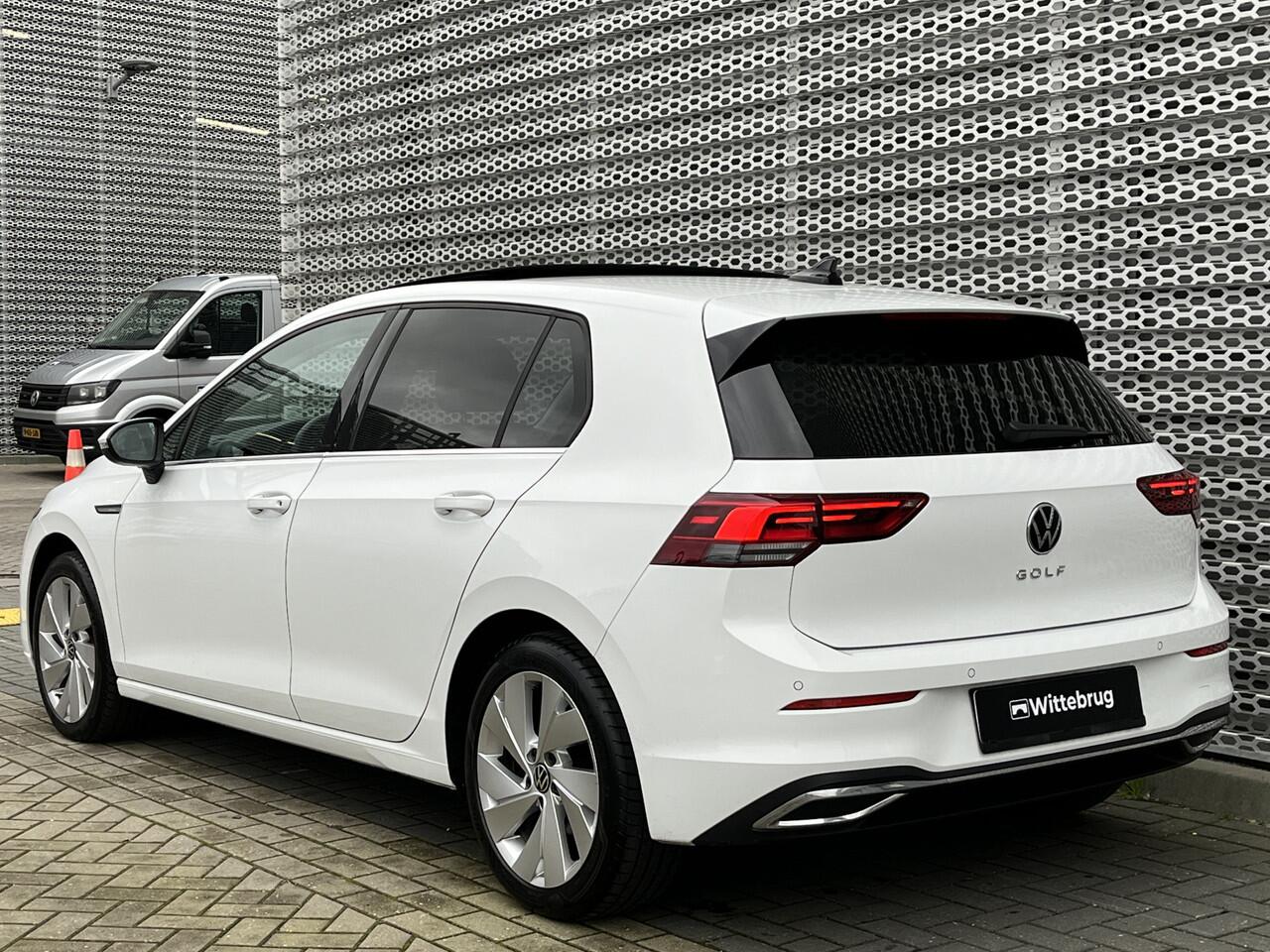 Volkswagen GOLF 1.5 TSI 130PK Style / Panoramadak / Memory Seats / Parkeersensoren V+A / Draadloos App-Connect / ACC