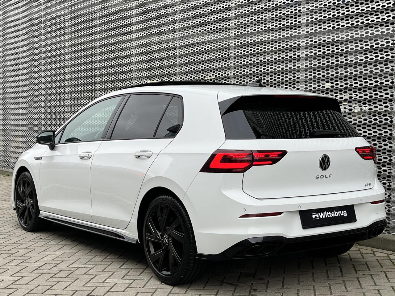 Volkswagen GOLF 1.5 eTS 131PK I R-Line Business+ / Panoramadak / R-Line Interieur + Exterieur / LED Matrix / Achteruitrijcamera / Stuur + Stoelverwarming