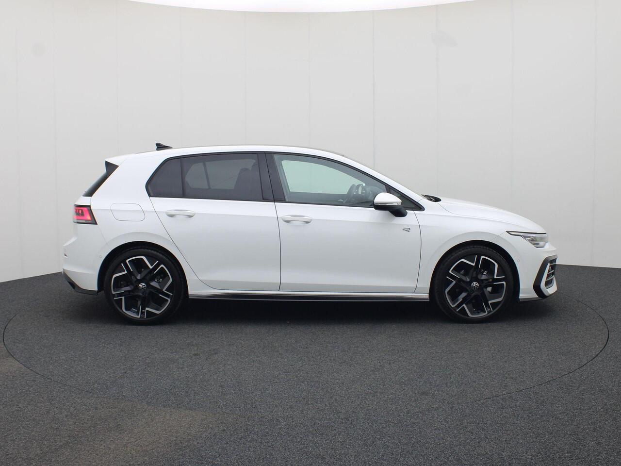 Volkswagen GOLF 1.5eTSI/150PK R-Line DSG · NIEUW MODEL · Navigatie · Apple/Android Carplay · Camera + Parkeersensoren · Garantie tot januari 2027