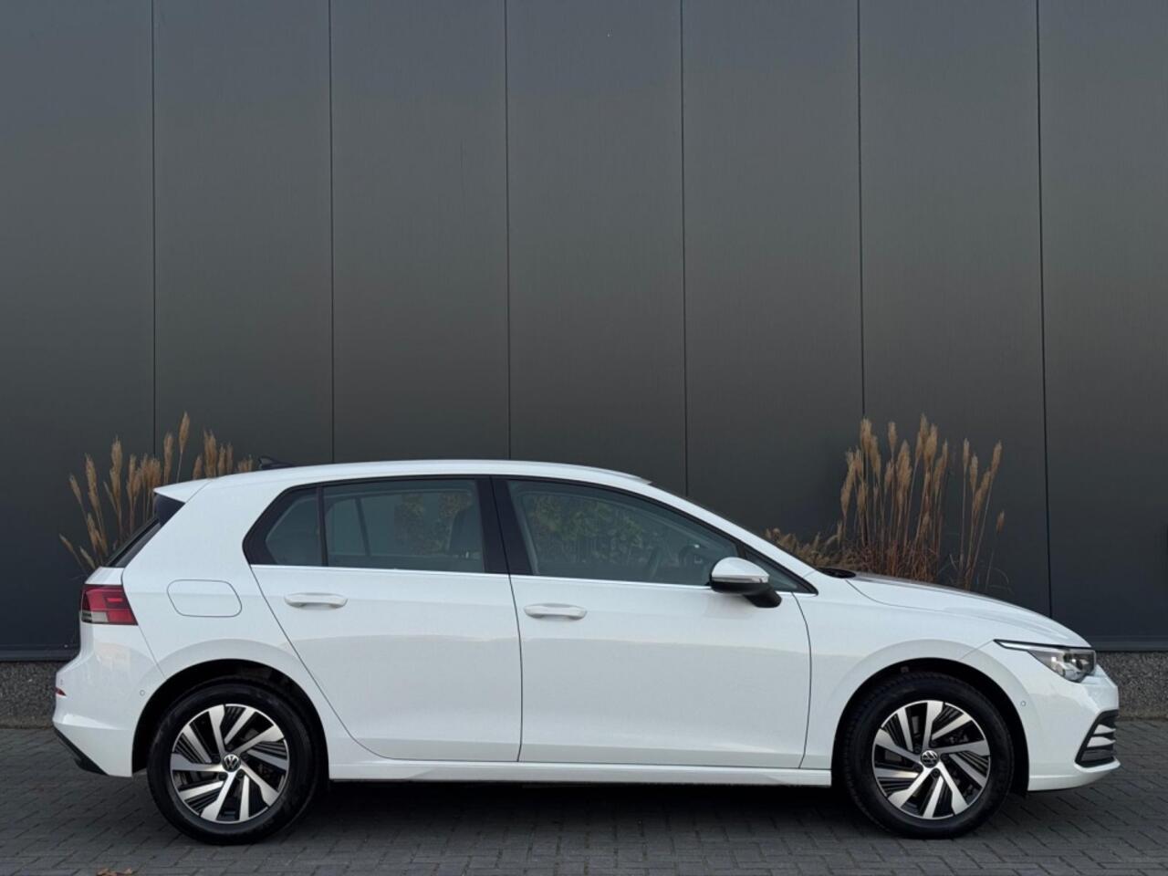 Volkswagen GOLF 1.4 eHybrid M22 SFEER NAVI CAMERA PDC IQ LIGHT LED