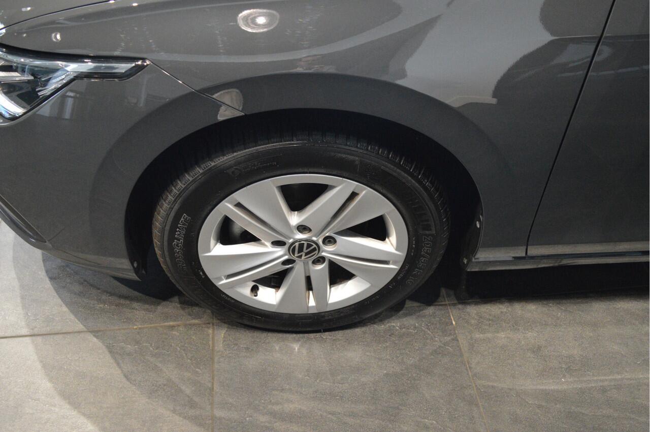 Volkswagen GOLF 2.0 TDI DSG Life Apple Carplay clima pdc 16 inch !!