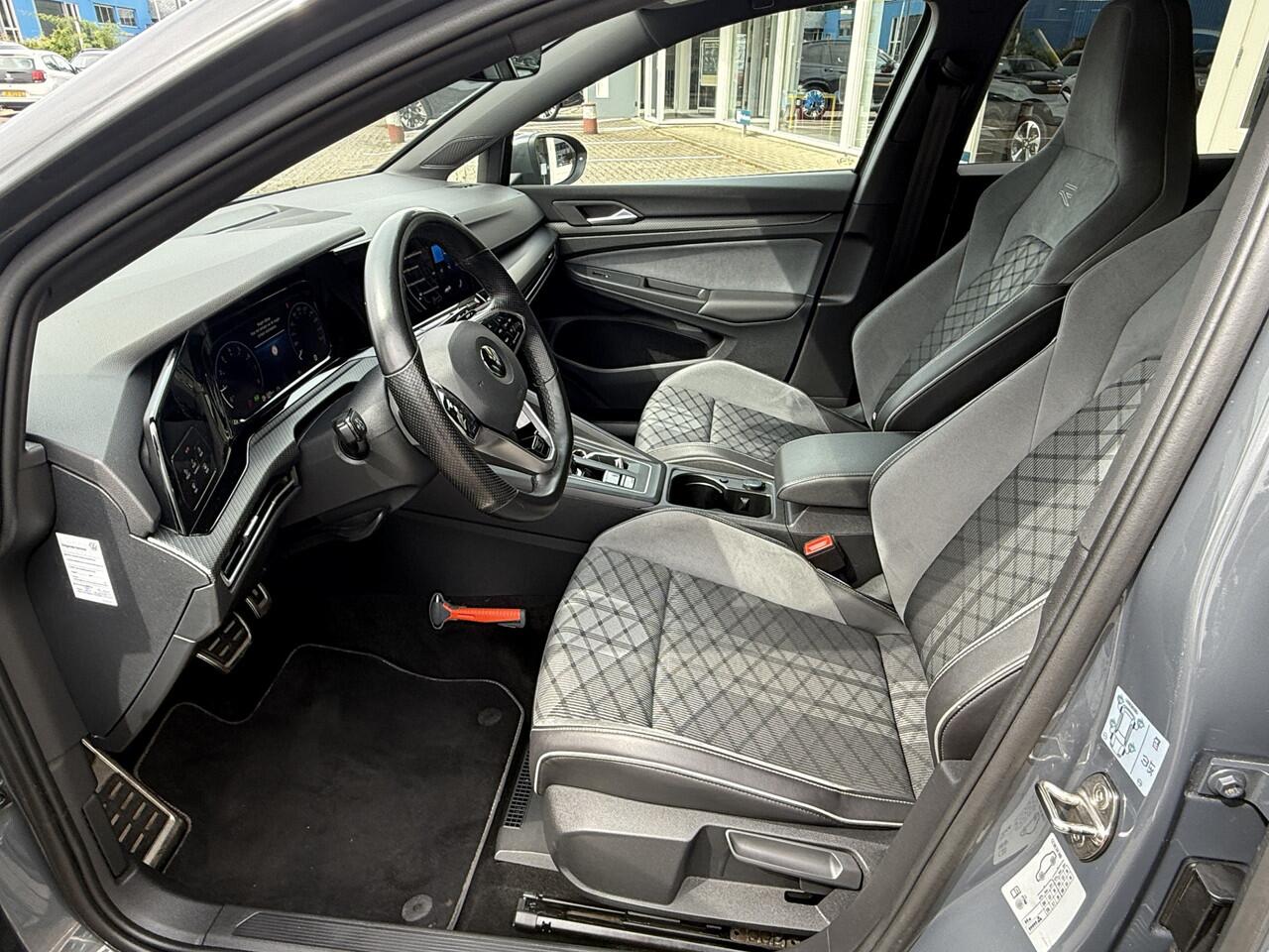 Volkswagen GOLF 1.5 eTSI 150pk R-Line | LED | Adapt. Cruise | Apple Carplay | Sportstoelen | PDC V+A | Virtual Cockpit