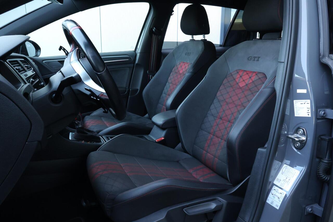 Volkswagen GOLF 2.0 TSI GTI TCR / Pure Grey