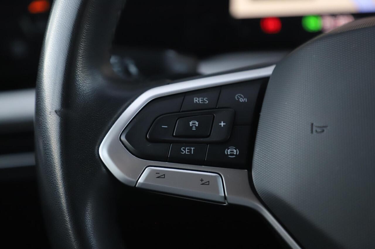 Volkswagen GOLF Variant 1.0 eTSI Life Automaat Virtual Cockpit Navigatie Draadloos Carplay Android Stuur & Stoelverwarming