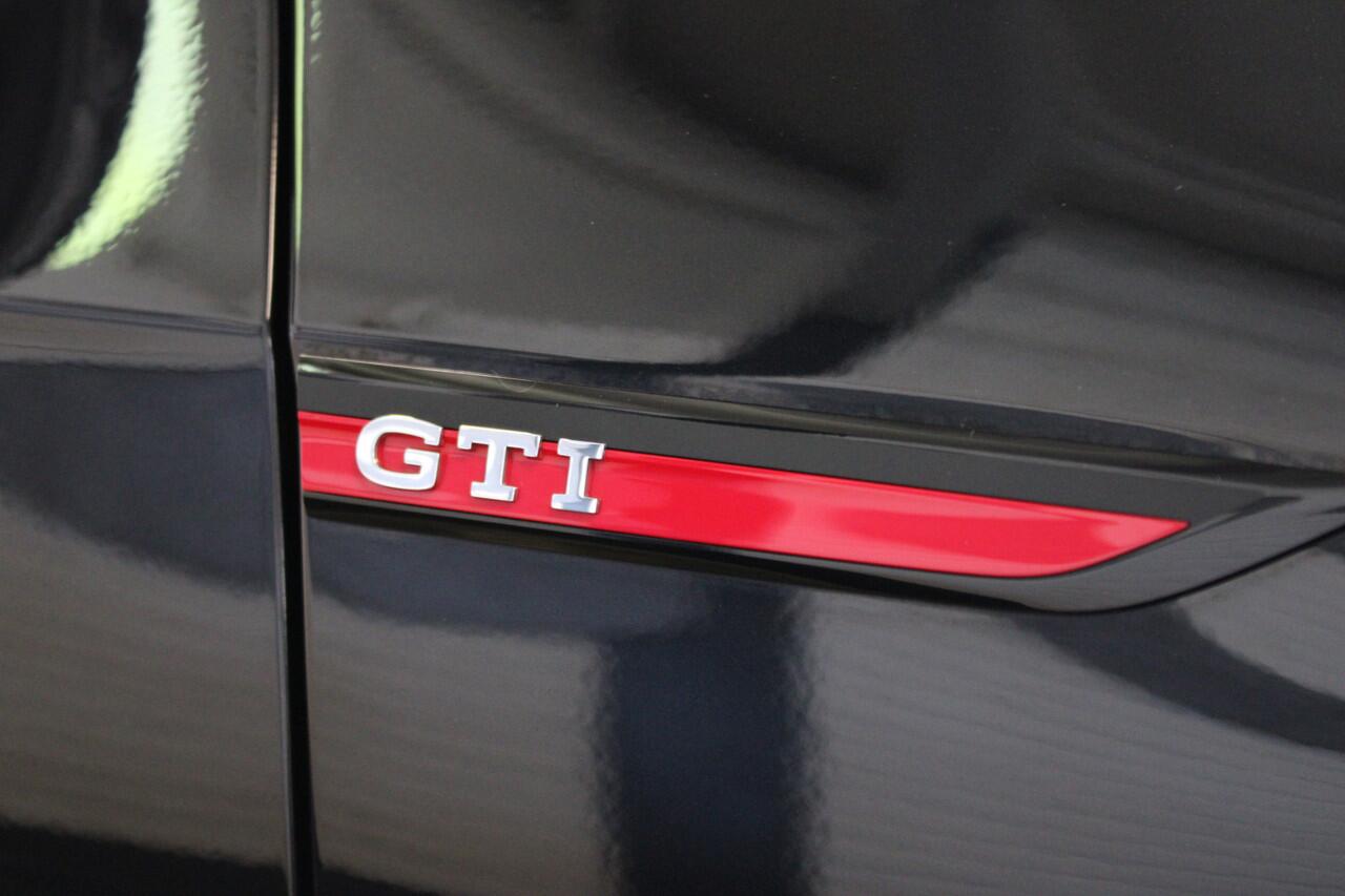 Volkswagen GOLF 2.0 TSI GTI | Nederlandse auto | Head-up display | Stoelverwarming/verkoeling | Memory seat | Schuif/kantel dak | Stuurverwarming | Apple carplay/Android auto | DAB radio |