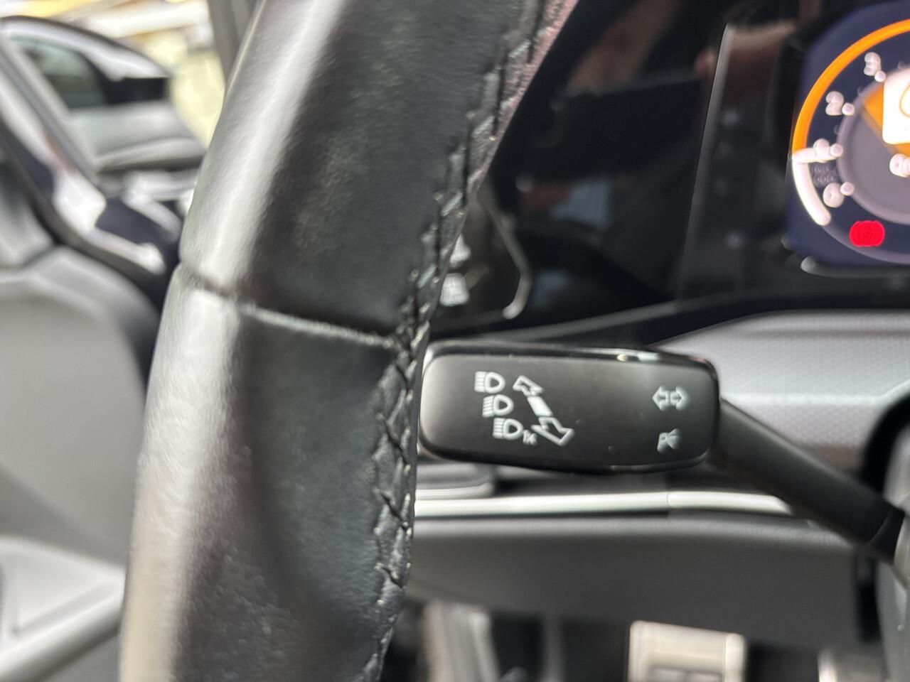 Volkswagen GOLF 1.0 TSI Active Business | Navigatie |Blind spot | Climate Control | Cruise Control | Bluetooth | 16"LMV |