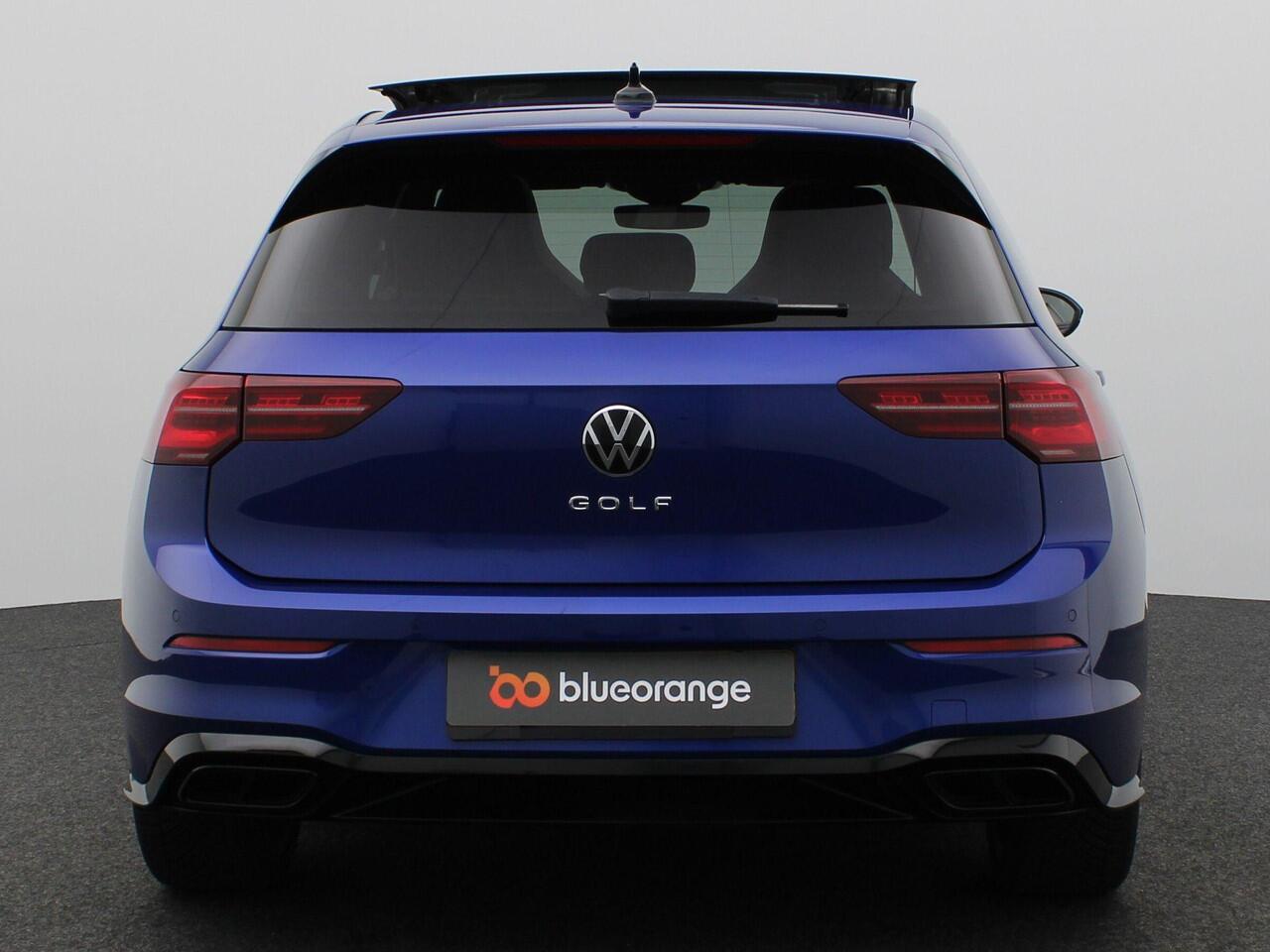 Volkswagen GOLF 1.5 eTSI R-Line Business 130PK DSG Matrix-LED Verlichting, Pano-Schuifdak, Black Style, 3-zone Clima, Stoel-Stuurverwarming, Navi, 18" LM Velgen, Adaptieve Cruise Control, Achteruitrijcamera,