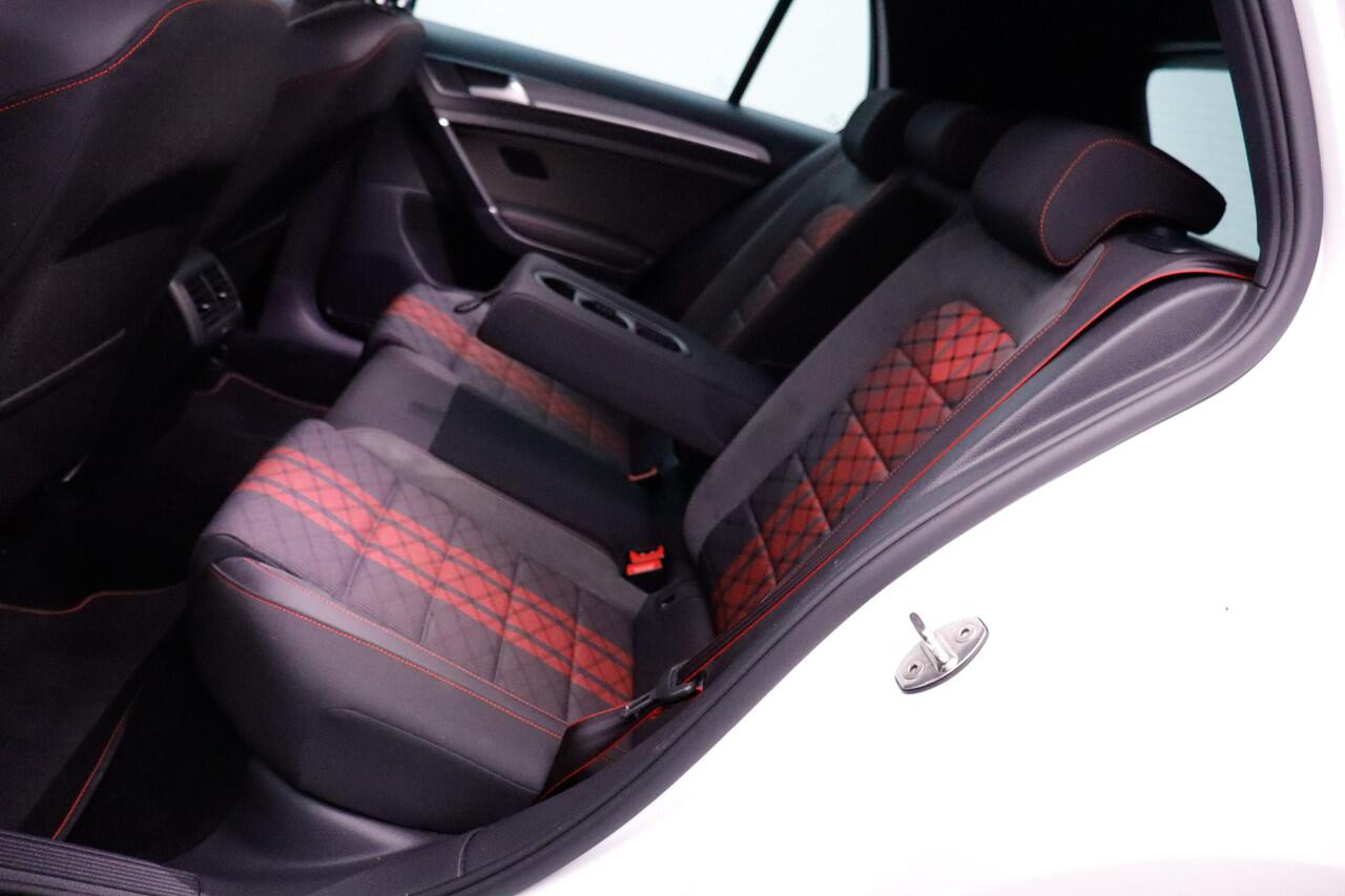 Volkswagen GOLF 2.0GTI TCR Dsg DIGIDASH/FULL LED/CARPLAY/STOELVERW./ACC/LMV 18''/DAB+