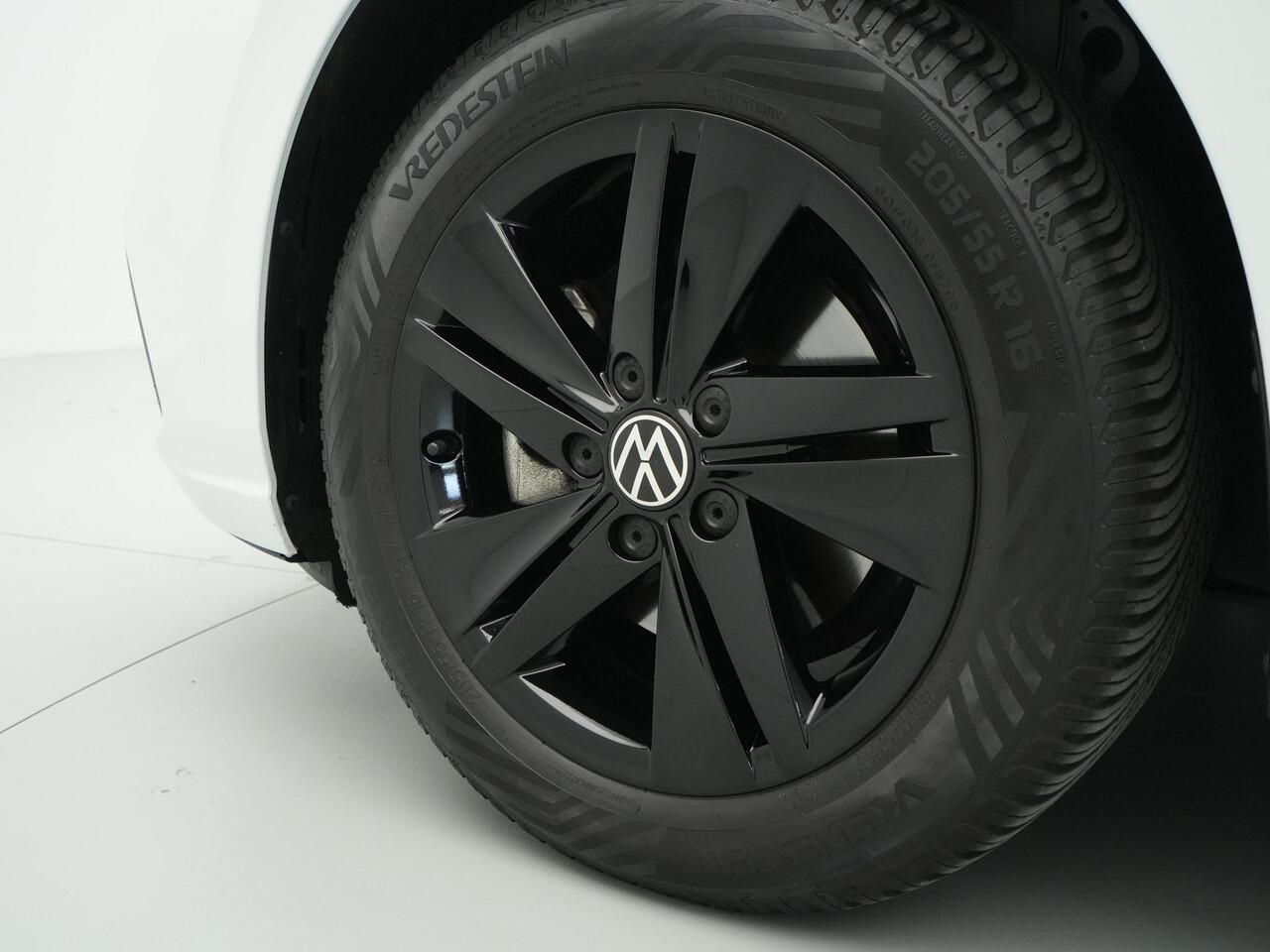 Volkswagen GOLF 1.0 TSI 110pk Life Business Navigatie Memory Stoelverwarming Acc 81