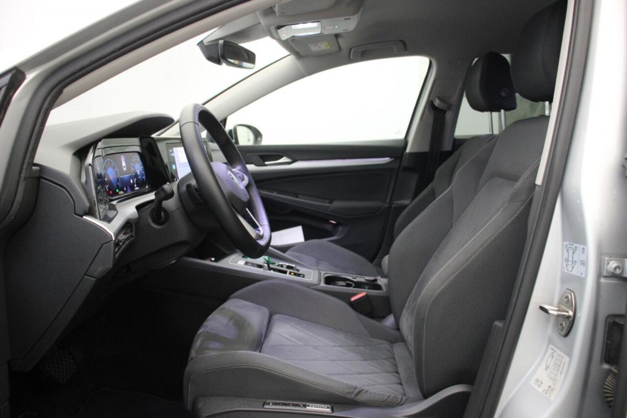 Volkswagen GOLF Variant 1.0 eTSI Life Business Automaat - Carplay, Navi, Cruise, Trekhaak, Stoelverw.