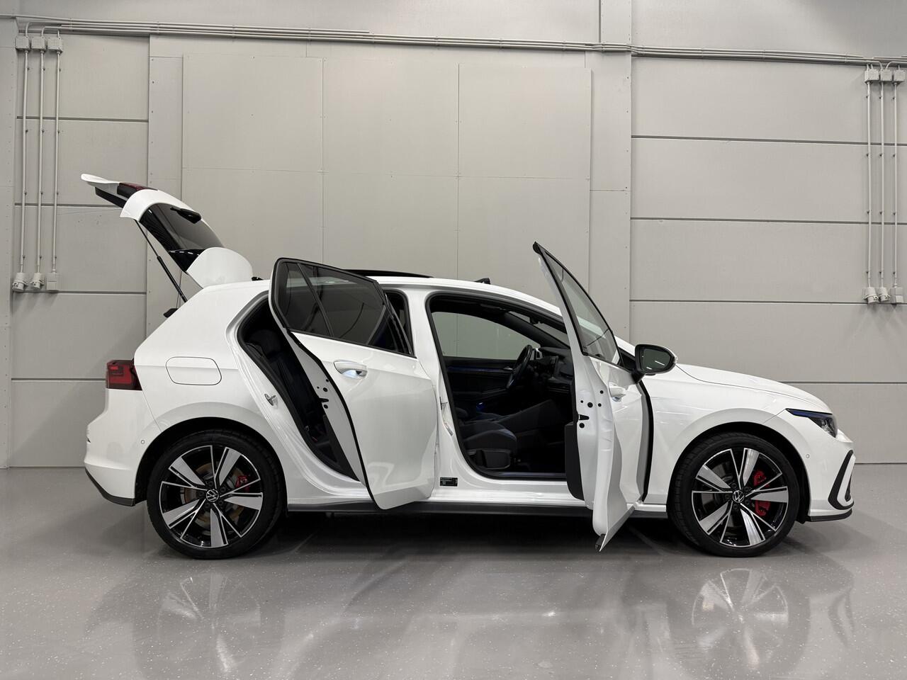 Volkswagen GOLF 1.4 eHybrid GTE PANO/HEAD-UP/IQ-LIGHT/TREKHAAK/CAMERA/ACC/STOEL+STUURVERW./SFEER/CARPLAY/18"/SOH 90,3%/VOLLEDIG VW DEALER HISTORIE, BIJ 92.000KM NOG GROTE OH BEURT GEHAD