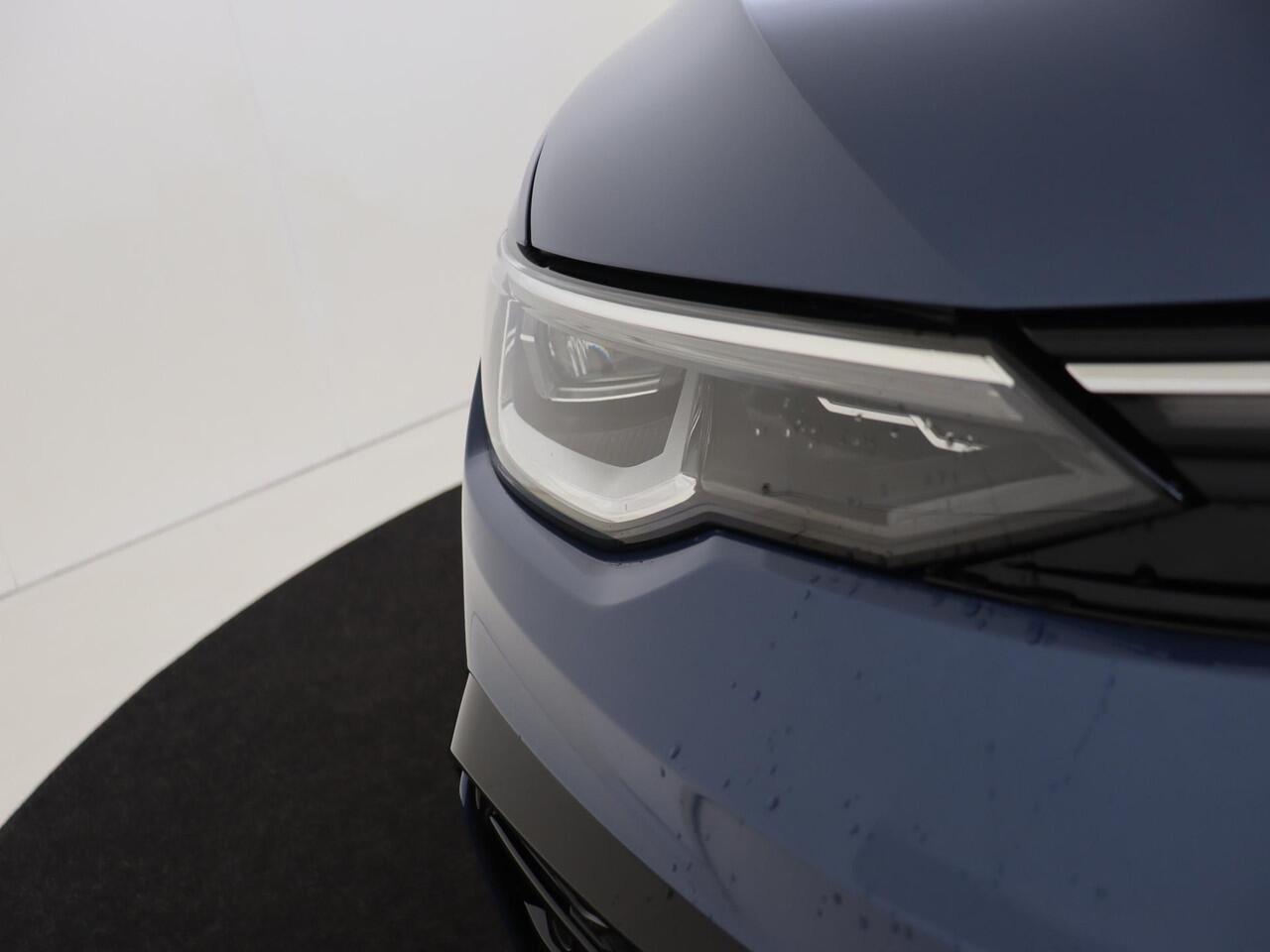 Volkswagen GOLF 1.5 eTSI R-Line Edition 1.5 eTSI R-Line | Navigatie | Parkeersensoren | Adaptieve cruise control | Sfeerverlichting | CarPlay | Draadloze telefoonlader |