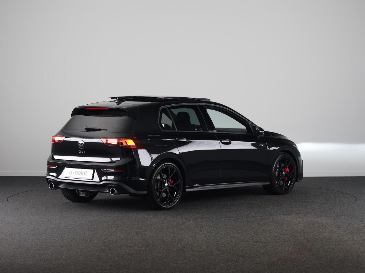 Volkswagen GOLF 2.0 TSI GTI 265PK DSG | Verlengde garantie | Panorama dak | Head up Display | Blackstyle | 19"LM velgen |