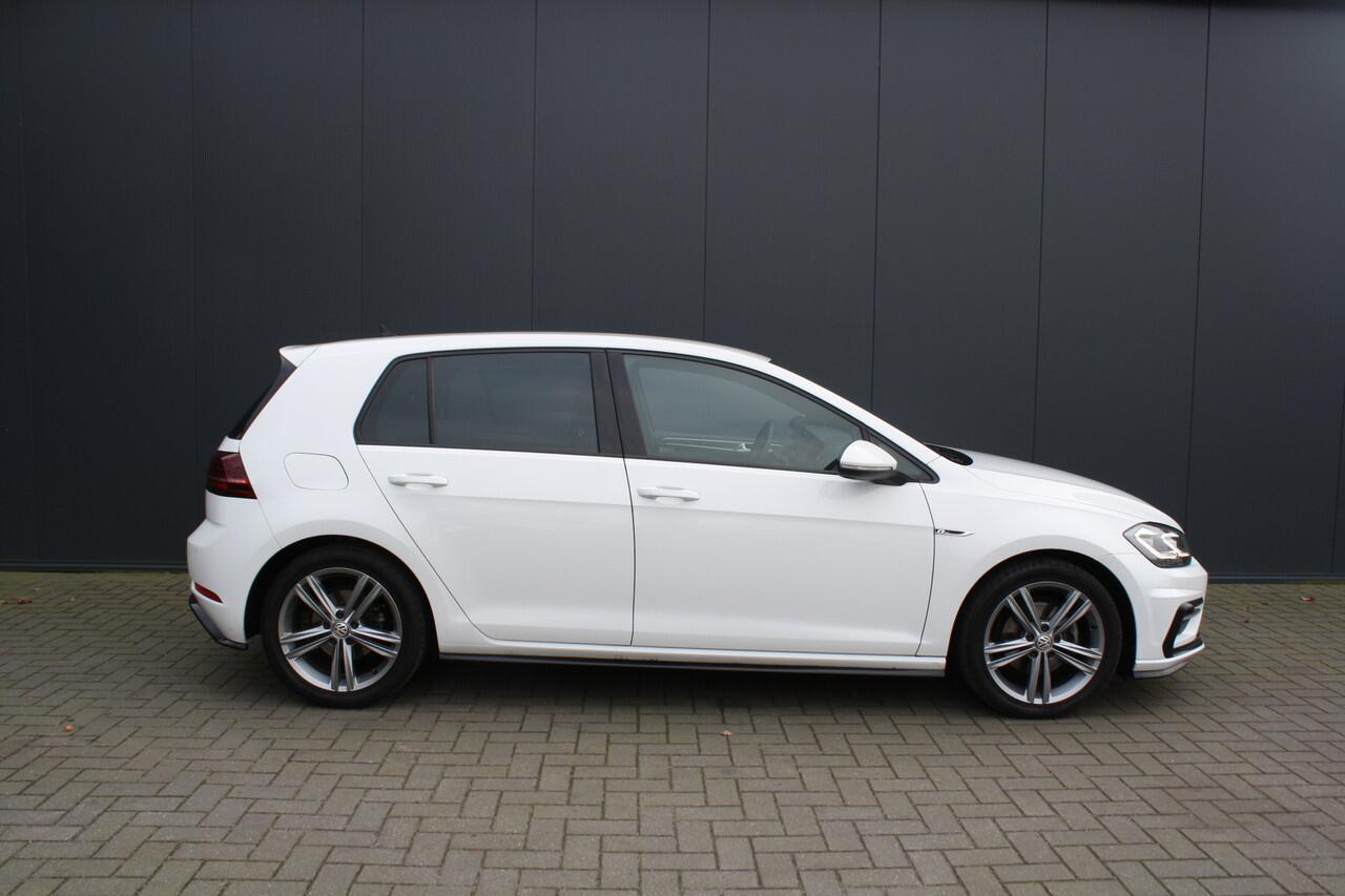 Volkswagen GOLF 1.5 TSI Highline Business R - AUTOMAAT - NAVIGATIE - PDC - VIRTUAL COCKPIT - KEYLESS