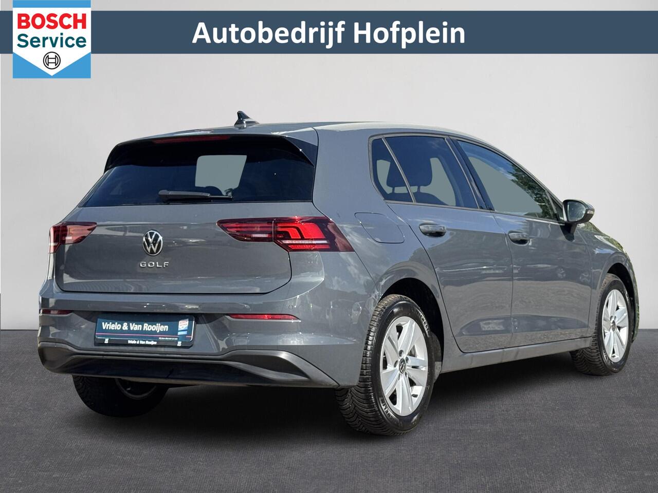 Volkswagen GOLF 1.5 TSI Life | 17"LM-Velgen| LED Verlichting | Stuur/Stoelverwarming | Apple Carplay/Android Auto | Climate Control | Digitaal Dashboard | Keyless Entry/Start/ Parkeer Sensoren ( Vestiging - Vianen Tel:0347-371248 )