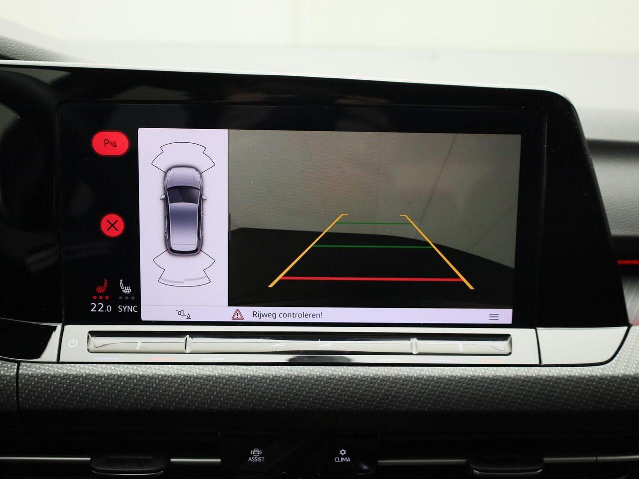 Volkswagen GOLF 1.5eTSI/150PK R-Line DSG · Panoramadak · Stoel- & Stuurverwarming · Camera + Parkeersensoren · Garantie tot februari 2026