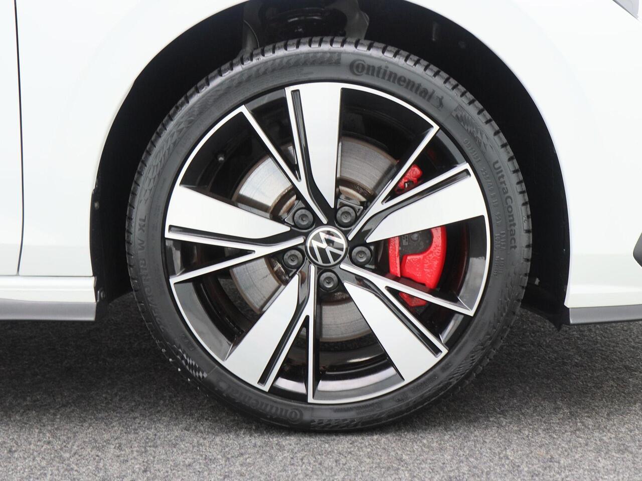 Volkswagen GOLF 1.4 eHybrid GTE | Full LED | Panorama Dak | Carplay | Climate Control | Parkeersensoren | Stoel Verwarming & Ventilatie | 18 Inch | 78.268 Km