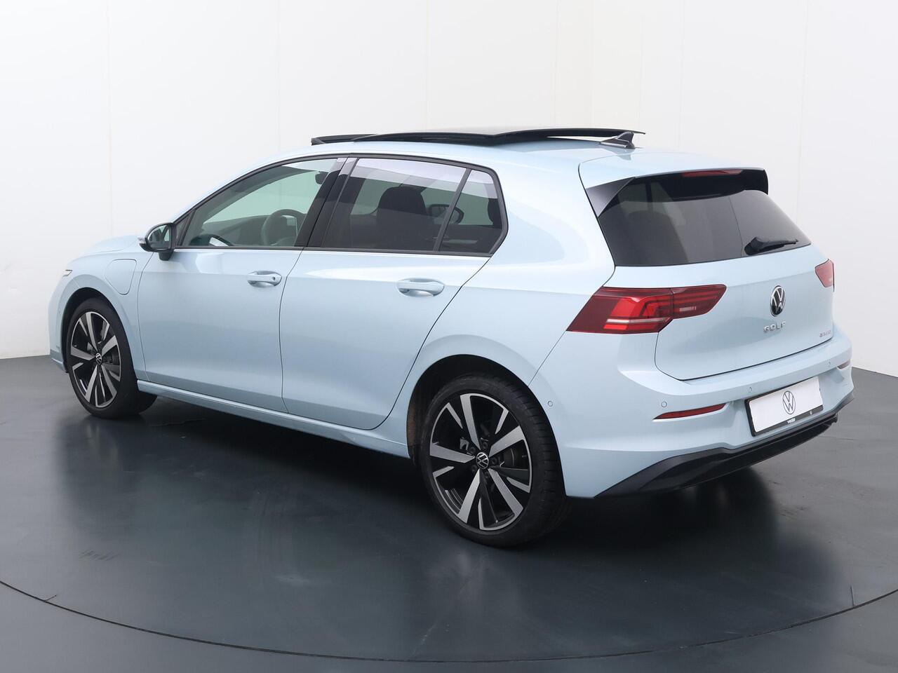 Volkswagen GOLF 1.5 eHybrid Life Edition | 204 PK | SoH100% | Automaat | Panoramadak | Adaptive cruise control | Achteruitrij camera |