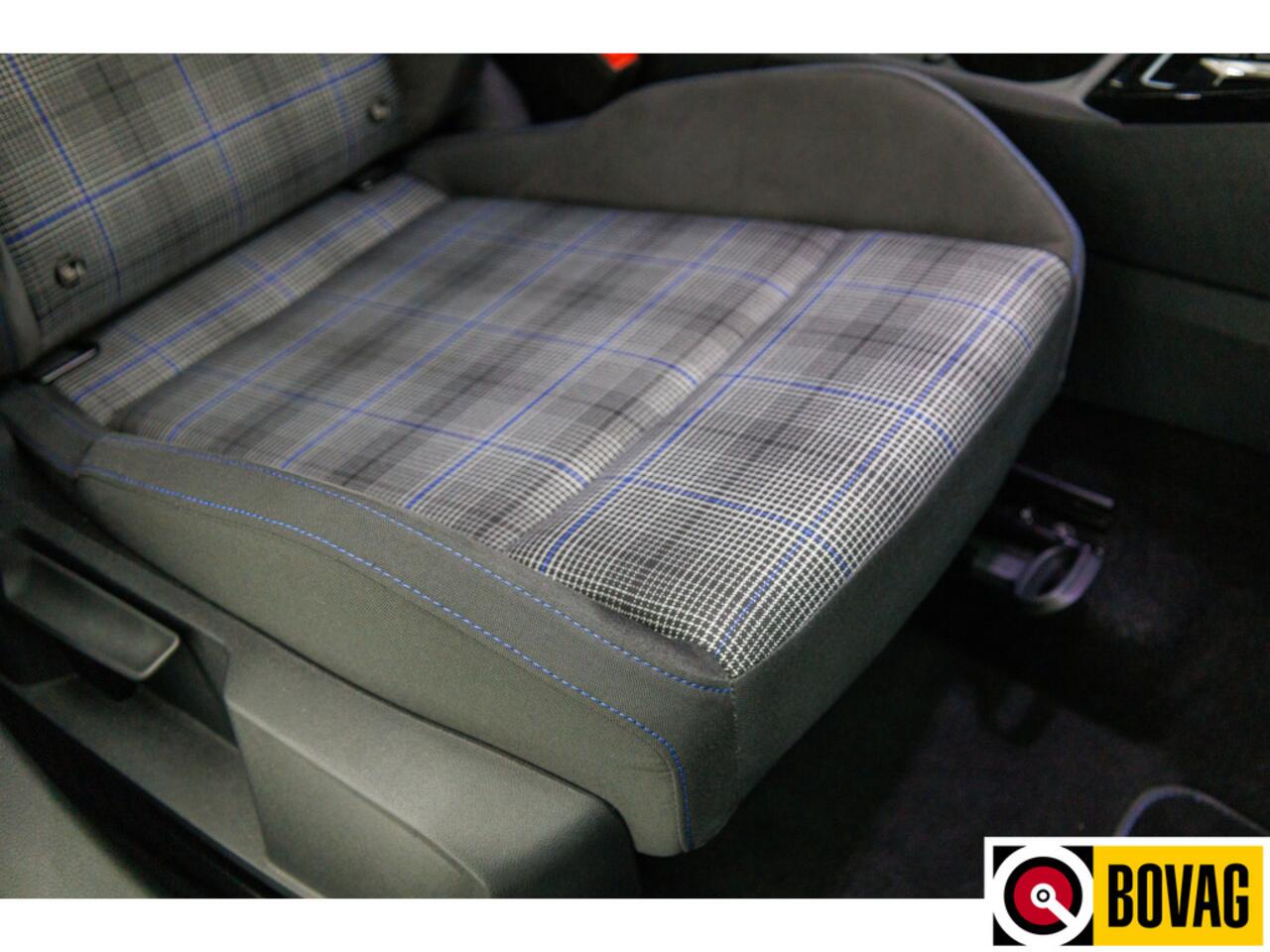 Volkswagen GOLF 1.5 eHybrid GTE Black 272 PK automaat | IQ Led | Elec. trekhaak | Headup | Stoel- & stuurverw. | PDC V + A, Camera, App. connect, Navigatie, 131 KM actieradius (WLTP)